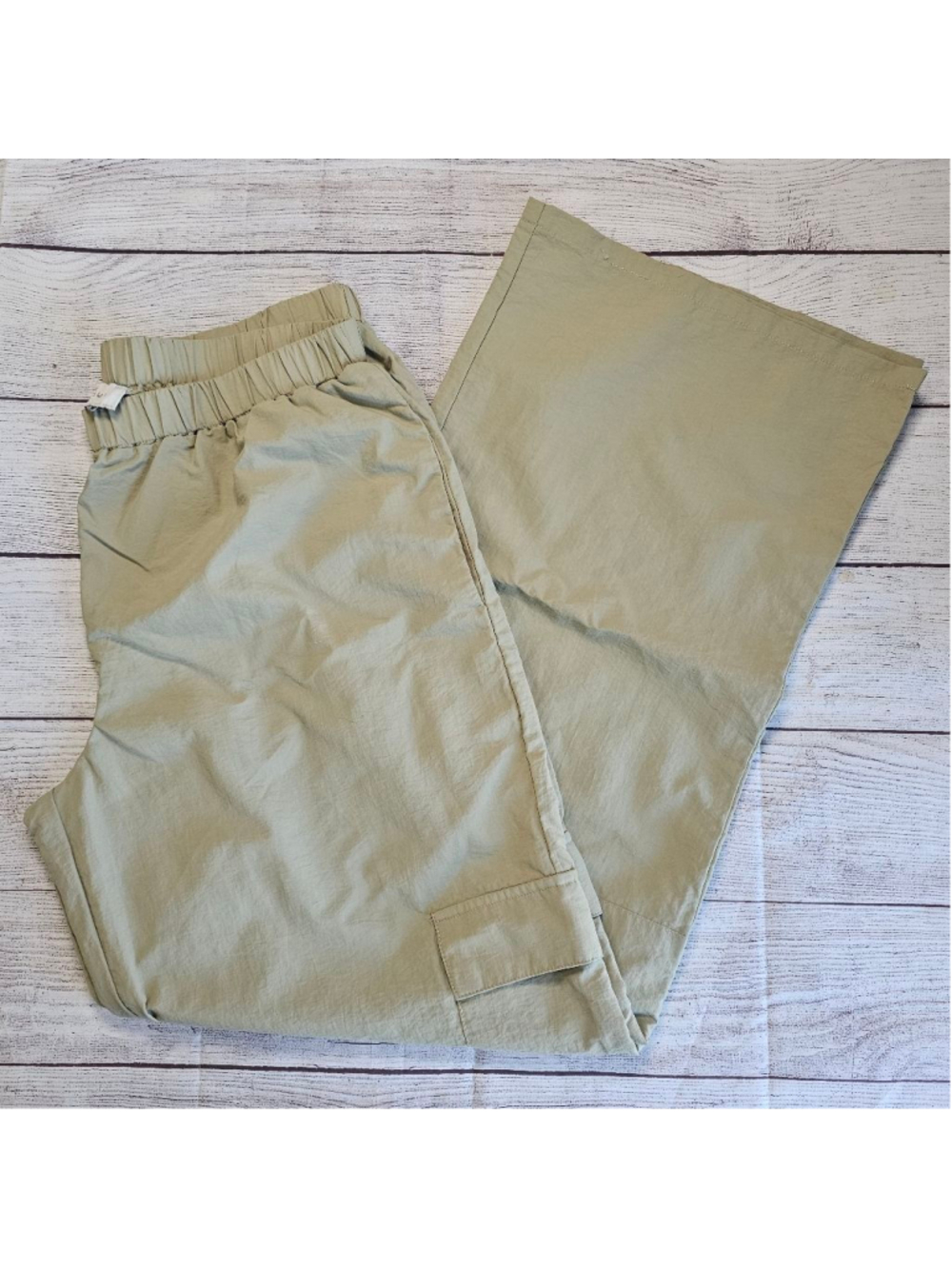 Pacsun LG khaki pull on windbreaker pants, wide leg with cargo pockets